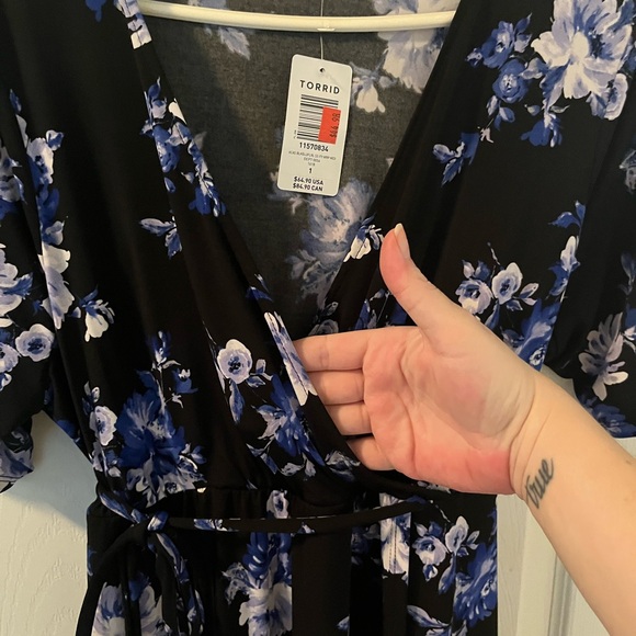 Torrid size 1 blue floral wrap dress - Picture 9 of 11